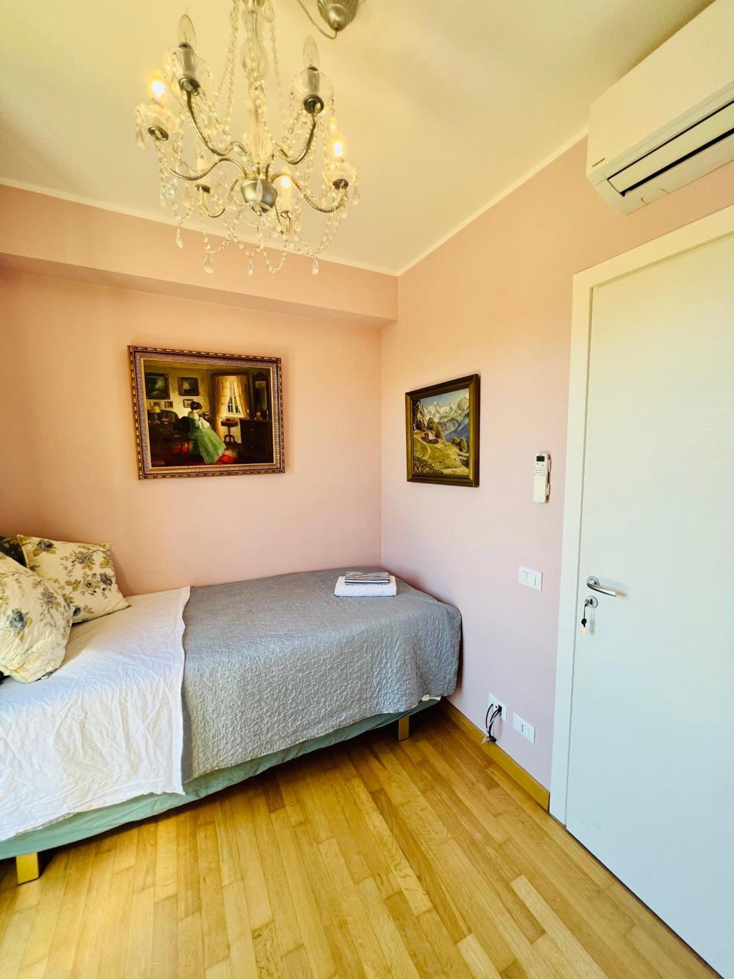 Esmaraldas House Of Love Terrasini Luaran gambar
