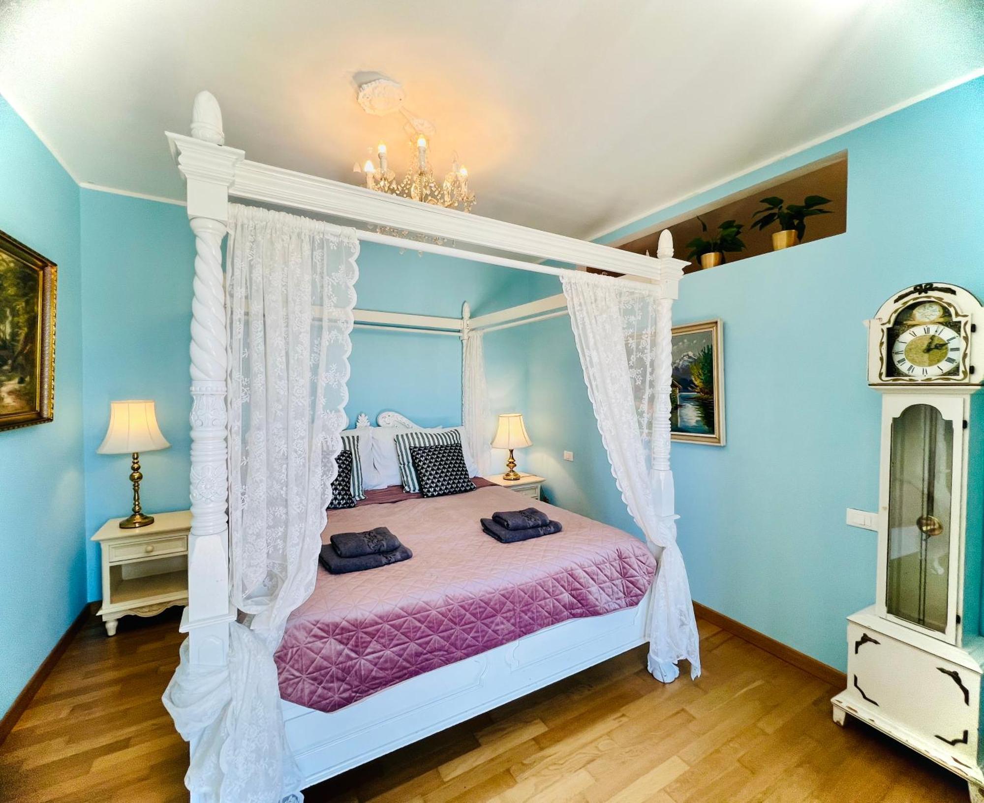 Esmaraldas House Of Love Terrasini Bilik gambar